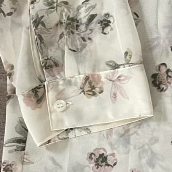 Kimchi Blue size S blouse, ties in front at neck - Picture 3 of 4